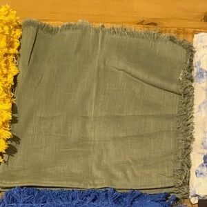 Green Decorative Placemats/Napkins with Fringe Border (6) NEW